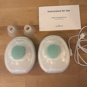Willow GO Breast Pump with extra flanges!